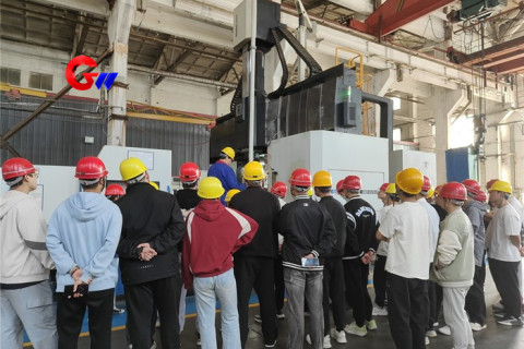 現(xiàn)場參觀工廠供學(xué)生參觀